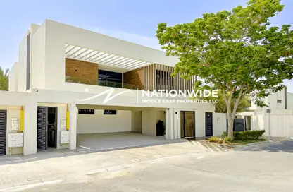 Villa - 5 Bedrooms - 6 Bathrooms for sale in West Yas - Yas Island - Abu Dhabi