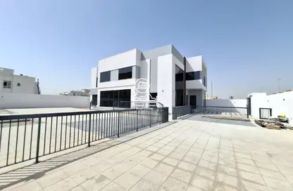 Villa - 4 Bedrooms - 5 Bathrooms for rent in Shakhbout City - Abu Dhabi