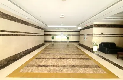 شقة - غرفة نوم - 2 حمامات للايجار في المربع 2 - تجارية مويلح - الشارقة