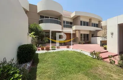Villa - 4 Bedrooms - 5 Bathrooms for rent in Jumeirah 1 Villas - Jumeirah 1 - Jumeirah - Dubai
