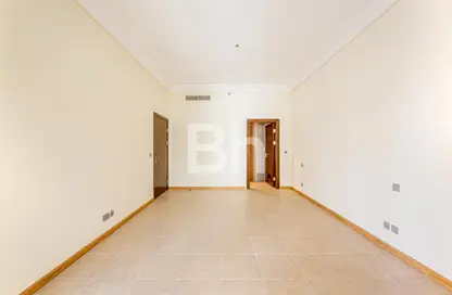Apartment - 3 Bedrooms - 4 Bathrooms for rent in Al Tamr - Shoreline Apartments - Palm Jumeirah - Dubai