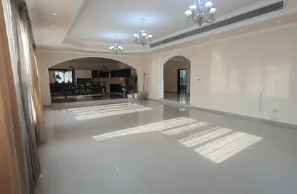 Villa - 5 Bedrooms - 6 Bathrooms for rent in Al Quoz 2 - Al Quoz - Dubai