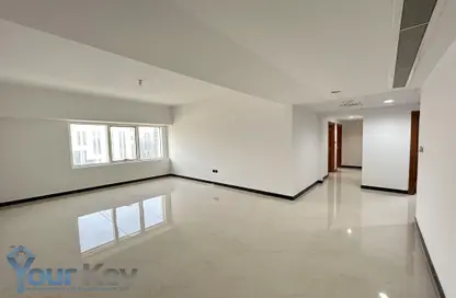 شقة - 2 غرف نوم - 2 حمامات للايجار في برج العرب - المركزية - أبوظبي