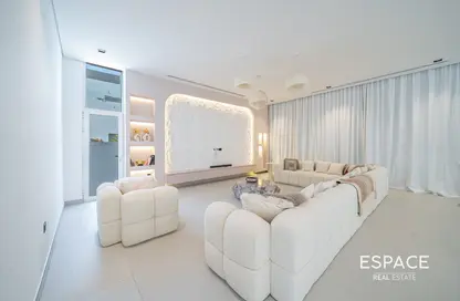 Villa - 6 Bedrooms - 7 Bathrooms for sale in Legacy - Jumeirah Park - Dubai