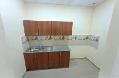 صورة لـ مطبخ شقة - غرفة نوم - 1 حمام للايجار في 24 فلل محمد - مدينة محمد بن زايد - أبوظبي ، صورة رقم 1