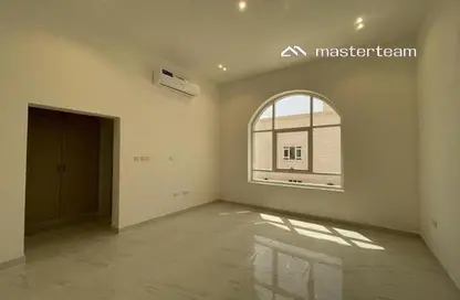 Empty Room image for: Villa - 4 Bedrooms - 6 Bathrooms for rent in Gafat Al Nayyar - Zakher - Al Ain, Image 1
