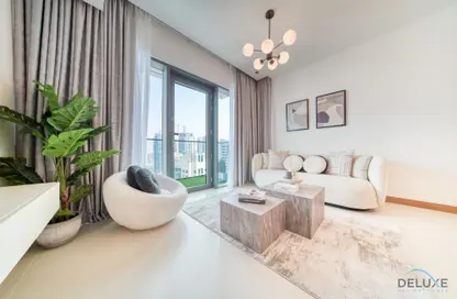 Living Room image for: Apartment - 1 Bedroom - 2 Bathrooms for rent in Vida Residences Dubai Marina - Dubai Marina - Dubai, Image 1