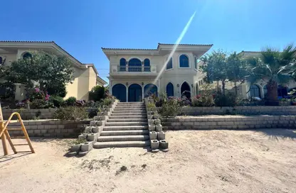 Villa - 4 Bedrooms - 5 Bathrooms for rent in Garden Homes Frond E - Garden Homes - Palm Jumeirah - Dubai