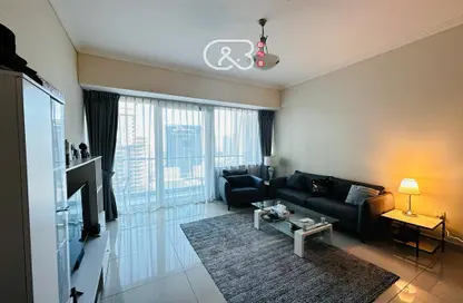 Living Room image for: Apartment - 1 Bedroom - 2 Bathrooms for sale in Ocean Heights - Dubai Marina - Dubai, Image 1