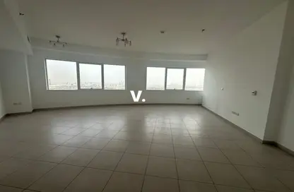 Apartment - 1 Bedroom - 2 Bathrooms for rent in Blue Tower - Sheikh Zayed Road - Dubai
