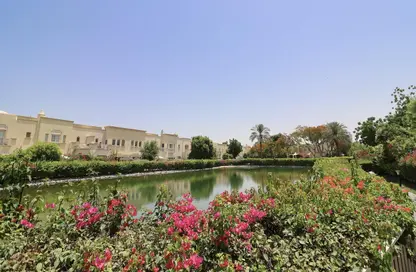 صورة لـ حديقة تاون هاوس - 2 غرف نوم - 3 حمامات للبيع في الينابيع 2 - الينابيع - دبي ، صورة رقم 1