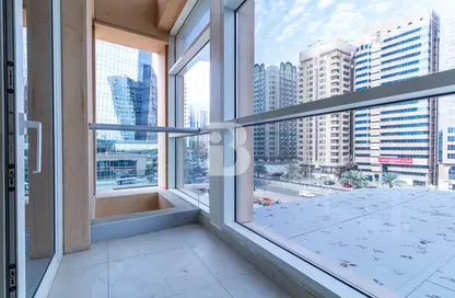 شقة - 3 غرف نوم - 4 حمامات للايجار في يونايتد سكوير - الخالدية - أبوظبي