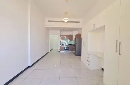 شقة - 1 حمام للايجار في كريستال مساكن - منطقة 11 - قرية الجميرا سركل - دبي