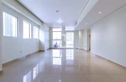 Empty Room image for: Duplex - 3 Bedrooms - 4 Bathrooms for rent in United Square - Al Khalidiya - Abu Dhabi, Image 1