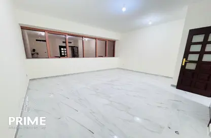 Apartment - 2 Bedrooms - 2 Bathrooms for rent in Defense Road - City Downtown - Abu Dhabi