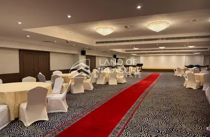 Full Floor - Studio - 2 Bathrooms for rent in Baniyas Road - Deira - Dubai