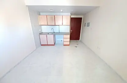 Apartment - 1 Bathroom for rent in Al Butina 9 Building - Al Butina - Sharjah