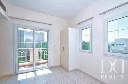 Villa - 2 Bedrooms - 3 Bathrooms for rent in Springs 12 - The Springs - Dubai
