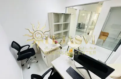 مكتب - استوديو - 1 حمام للايجار في لولو سنتر - منطقة حديقة الكرامة - الكرامة - دبي