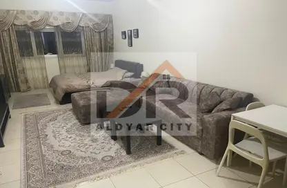 شقة - 1 حمام للايجار في مساكن كورنيش عجمان - طريق كورنيش عجمان - عجمان