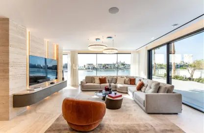 Villa - 6 Bedrooms - 7 Bathrooms for sale in Garden Homes Frond F - Garden Homes - Palm Jumeirah - Dubai