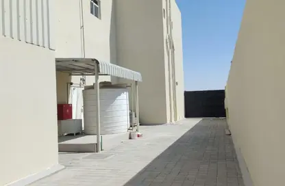 عمارة بالكامل - 8 غرف نوم - 8 حمامات للبيع في م-16 - مصفح الصناعية - مصفح - أبوظبي