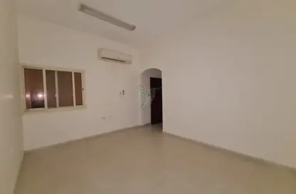 شقة - 2 غرف نوم - 2 حمامات للايجار في الدفينة - اشارج - العين