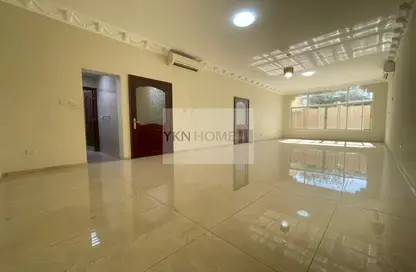 Empty Room image for: Villa - 4 Bedrooms - 5 Bathrooms for rent in Al Karamah - Abu Dhabi, Image 1