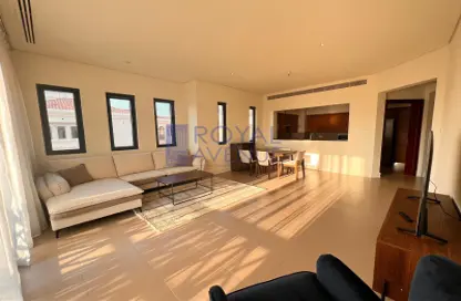 Living Room image for: Apartment - 2 Bedrooms - 3 Bathrooms for rent in Saadiyat Beach Residences - Saadiyat Beach - Saadiyat Island - Abu Dhabi, Image 1