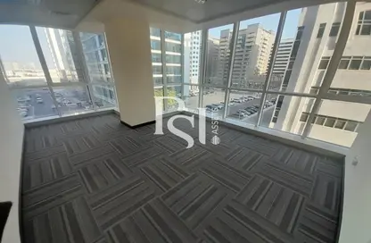 Empty Room image for: Office Space - Studio for rent in Al Nahyan Camp - Abu Dhabi, Image 1