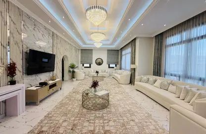 Villa - 5 Bedrooms - 7+ Bathrooms for rent in Al Aweer 1 - Al Aweer - Dubai