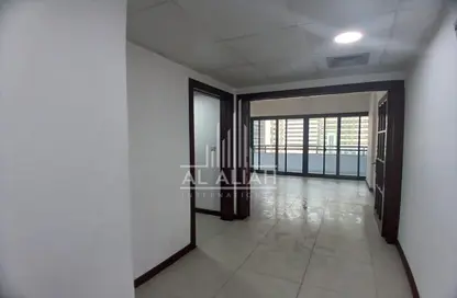 Hall / Corridor image for: Apartment - 3 Bedrooms - 3 Bathrooms for rent in Zig Zag Building - Tourist Club Area - Abu Dhabi, Image 1