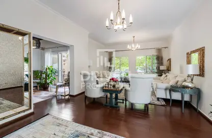 Villa - 4 Bedrooms - 5 Bathrooms for rent in Meadows 5 - Meadows - Dubai