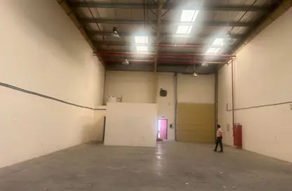 Warehouse - Studio - 1 Bathroom for rent in Umm Ramool - Dubai
