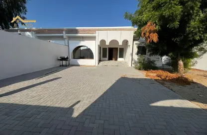 Villa - 3 Bedrooms - 5 Bathrooms for rent in Al Falaj - Al Riqqa - Sharjah