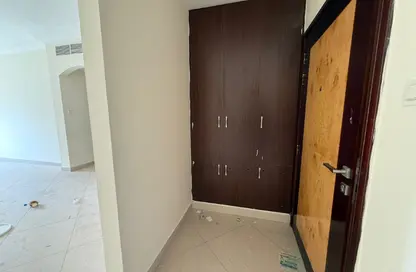 شقة - 2 غرف نوم - 3 حمامات للايجار في بناية 585 - المجاز 3 - المجاز - الشارقة