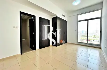 Apartment - 1 Bedroom - 2 Bathrooms for sale in Mazaya 24 - Queue Point - Dubai Land - Dubai