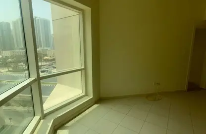 Apartment - 3 Bedrooms - 4 Bathrooms for rent in Thuraya Al Majaz Building - Al Majaz 3 - Al Majaz - Sharjah