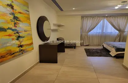Room / Bedroom image for: Apartment - 1 Bedroom - 2 Bathrooms for sale in Rimal 4 - Rimal - Jumeirah Beach Residence - Dubai, Image 1
