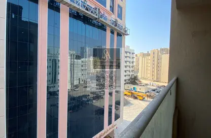 شقة - 2 غرف نوم - 2 حمامات للايجار في مساكن كورنيش عجمان - طريق كورنيش عجمان - عجمان