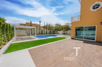 Villa - 5 Bedrooms - 6 Bathrooms for sale in Legacy - Jumeirah Park - Dubai