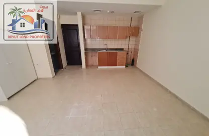 شقة - 1 حمام للايجار في مبنى مويلح - مويلح - الشارقة