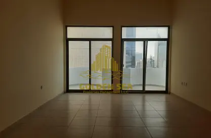 Empty Room image for: Apartment - 1 Bathroom for rent in East Corniche road - Hamdan Street - Abu Dhabi, Image 1