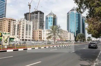 عمارة بالكامل - استوديو - 8 حمامات للبيع في القاسمية - الشارقة