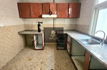 شقة - 2 غرف نوم - 1 حمام للايجار في تجارية مويلح - الشارقة