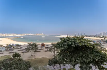 Apartment - 2 Bedrooms - 3 Bathrooms for sale in Al Msalli - Shoreline Apartments - Palm Jumeirah - Dubai