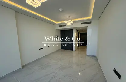 Empty Room image for: Apartment - 1 Bathroom for rent in Samana Golf Avenue - Dubai Studio City - Dubai, Image 1