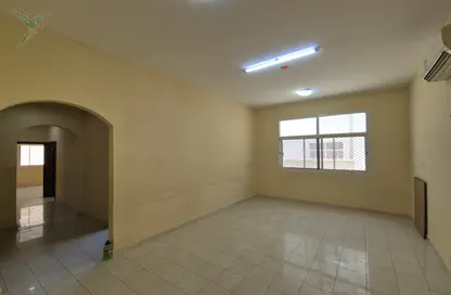 Apartment - 2 Bedrooms - 2 Bathrooms for rent in Al Dafeinah - Asharej - Al Ain