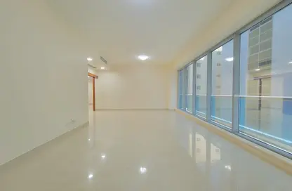 Apartment - 3 Bedrooms - 3 Bathrooms for rent in Silver Sands 2 - Mankhool - Bur Dubai - Dubai