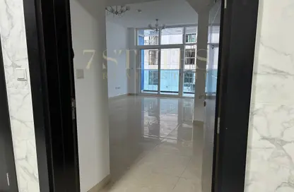 Apartment - 1 Bedroom - 2 Bathrooms for rent in Saleh Bin Lahej Building - Jumeirah Village Circle - Dubai